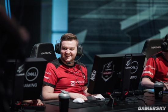 里程碑：FoFo达成LPL 400出场成就